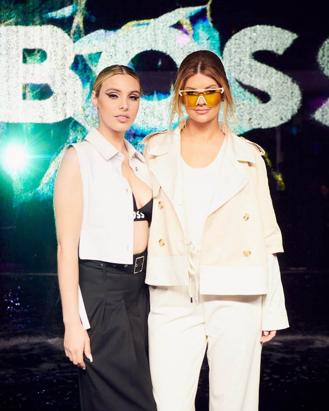 Hannah Stockingさんのインスタグラム写真 - (Hannah StockingInstagram)「Blown away by such a stunning experience with @boss in Miami ⚡️💚 I’m never taking my new fav sunnies off 😎 #BeYourOwnBOSS #BOSSeyewear」3月18日 4時33分 - hannahstocking