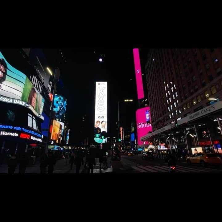カスケイドのインスタグラム：「Thank you so much to @spotify for blowing my mind again with real estate in Times Square ✨ and everywhere online 💻 All your support for @kx5official is so appreciated 🤝」