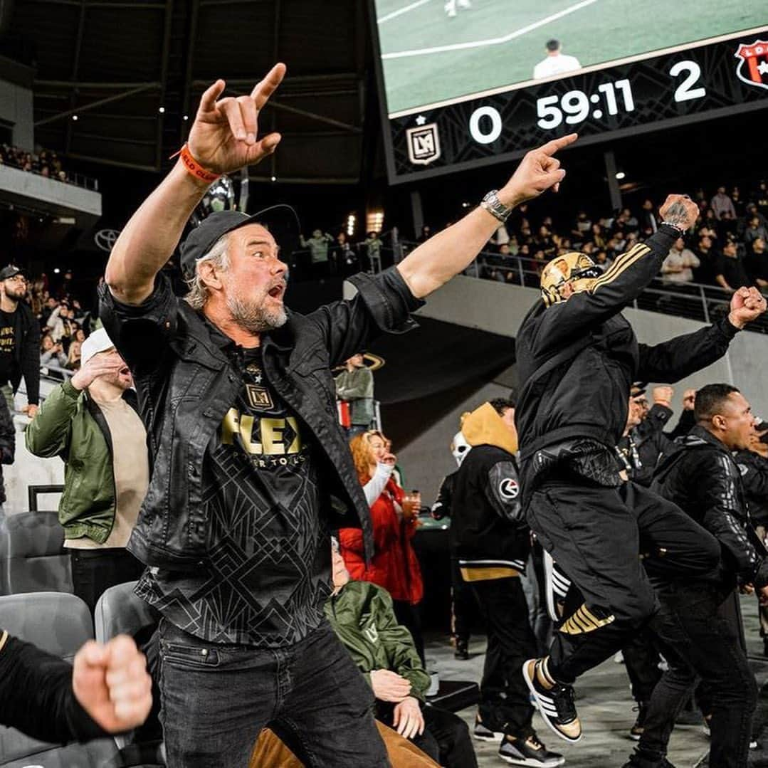 ジョシュ・デュアメルのインスタグラム：「What a blast it was experiencing an LAFC game.」