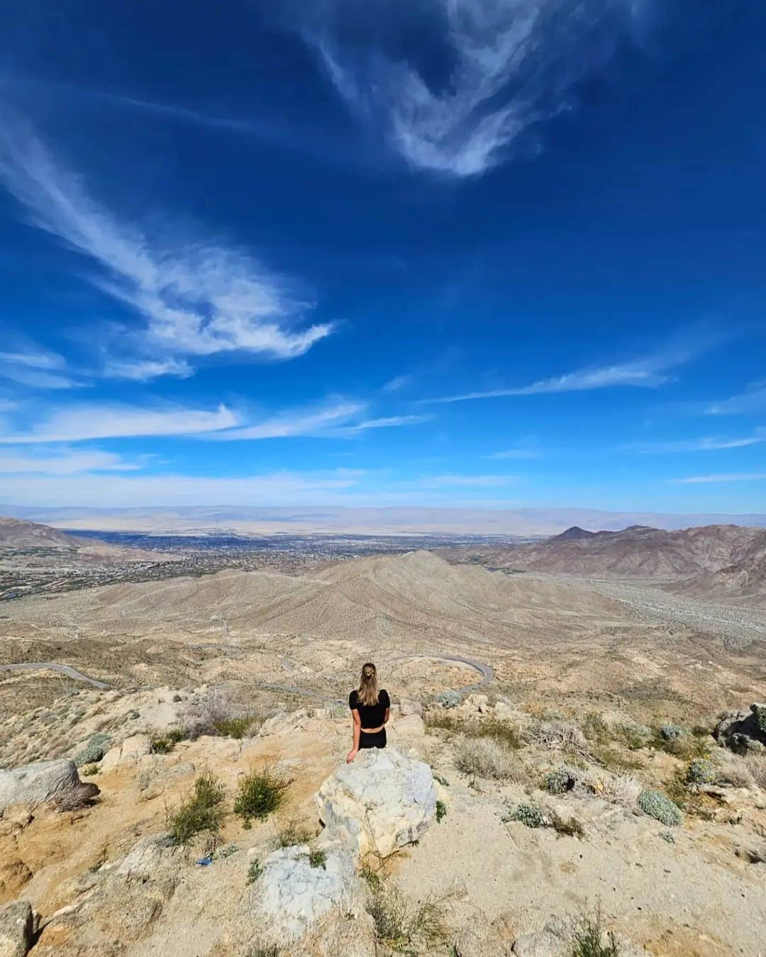 エリーゼ・メルテンスさんのインスタグラム写真 - (エリーゼ・メルテンスInstagram)「Never lose your sense of wonder 🌎💙 See you next time Indian Wells 🙏 #view #nature #blessed #travel」3月18日 5時04分 - mertenselise