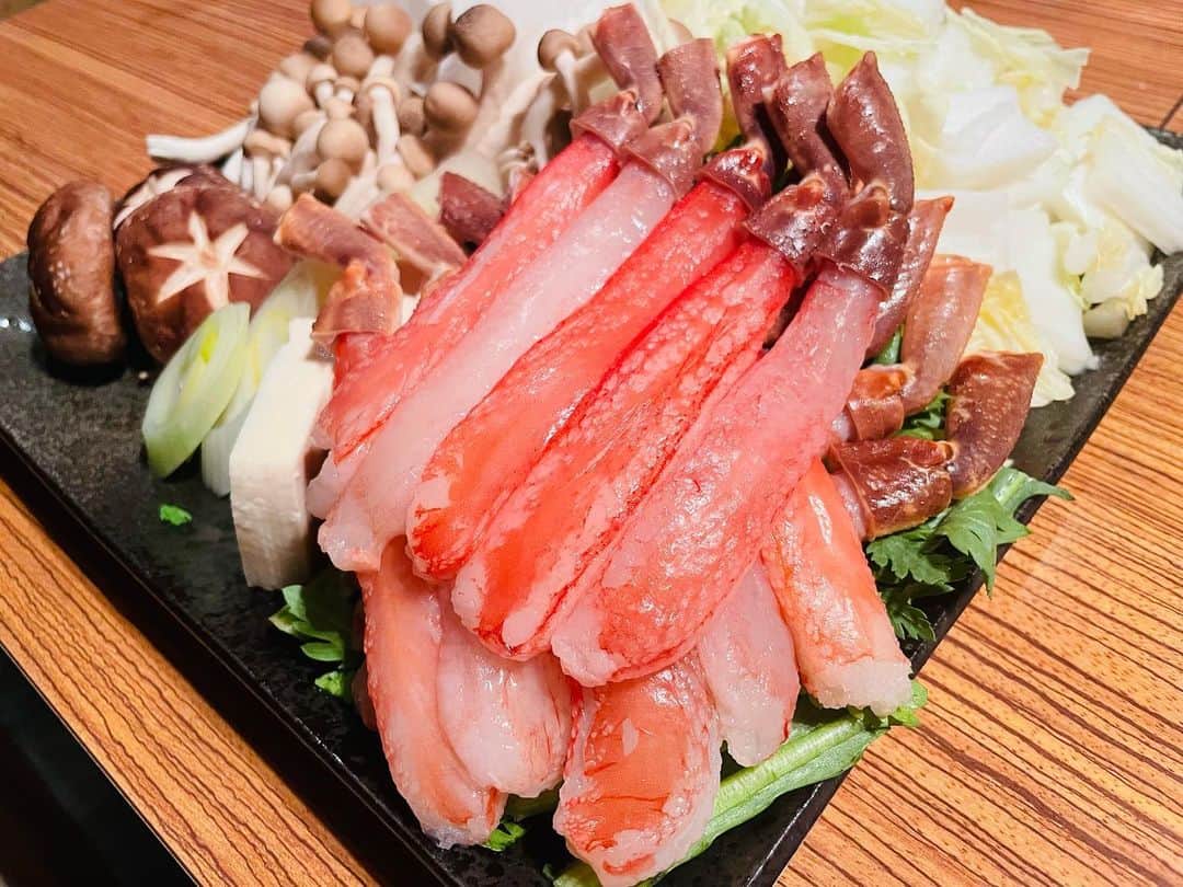 塚田美紀のインスタグラム：「こないだ食べた蟹しゃぶ こないだ食べたいくら こないだ食べたすき焼き こないだ食べた牛たん  どこもリピしたいお店でした◎また行く  #蟹しゃぶ #いくら #すき焼き #牛たん」