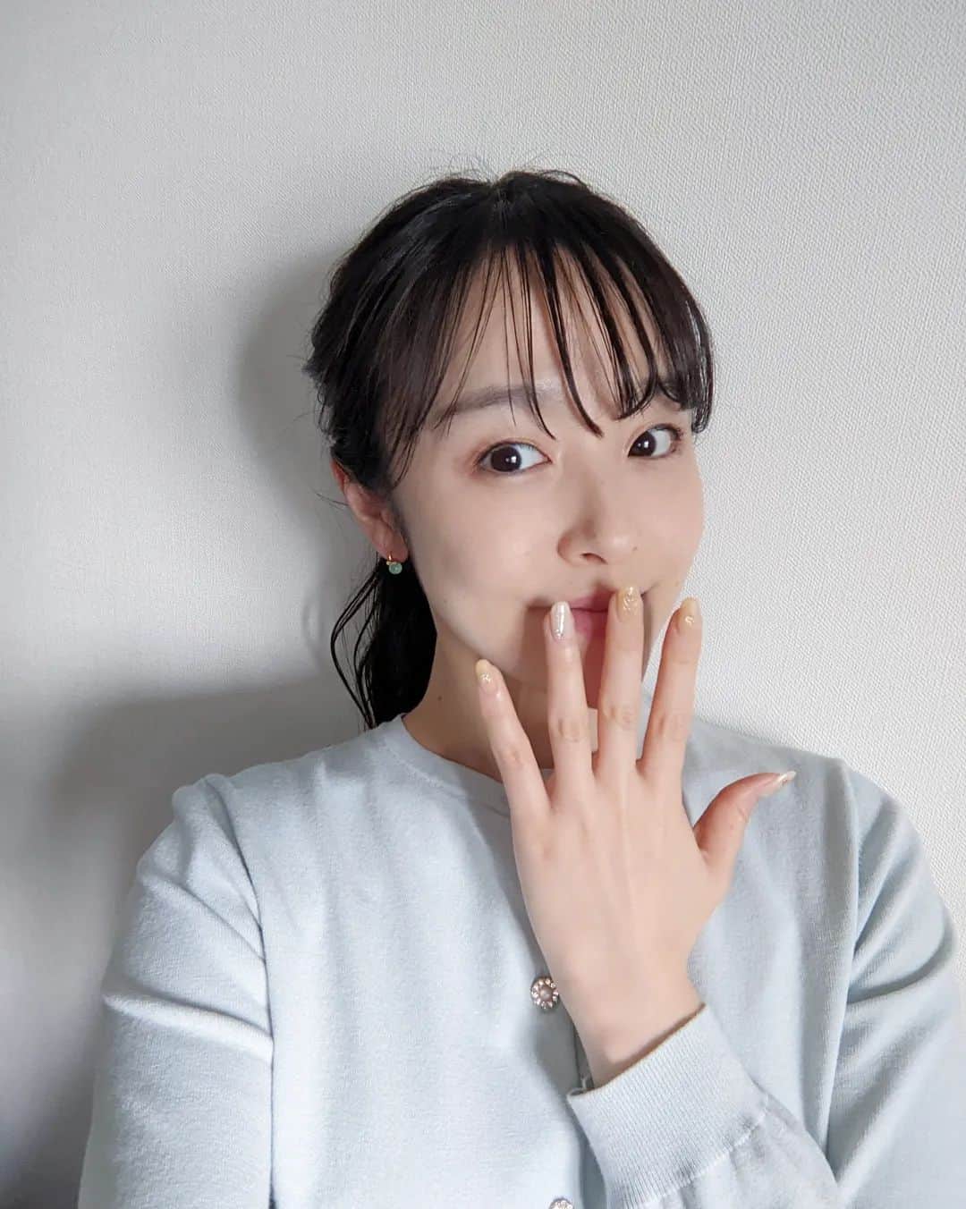 米澤かおりのインスタグラム：「. 春なのでチューリップネイル🌷 繊細なお花と淡い黄色がお気に入りです😙  #ネイル #nail #nailart #チューリップ #チューリップネイル #春ネイル #セントフォース #centforce #米澤かおり」