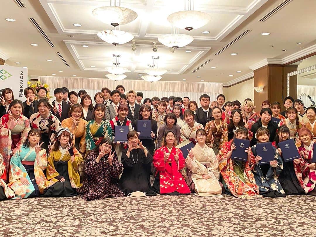 名古屋コミュニケーションアート専門学校_製菓調理のインスタグラム：「. 3/16卒業式がありました🌸 みなさんの晴れ姿が素敵でした✨ 出会えた仲間を大切に 学んだことを糧に これからも応援しています📣！  #卒業式 #卒業おめでとう#パティシエ#カフェ#名古屋農業#ブーランジェ#調理師」