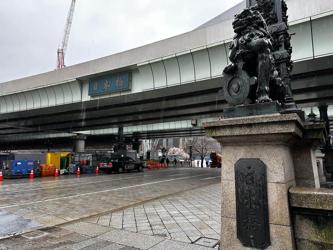 栗田善太郎のインスタグラム：「東京の街に出て来ました。 雨です。  35年振りに たいめいけん こんな味だったけな。」