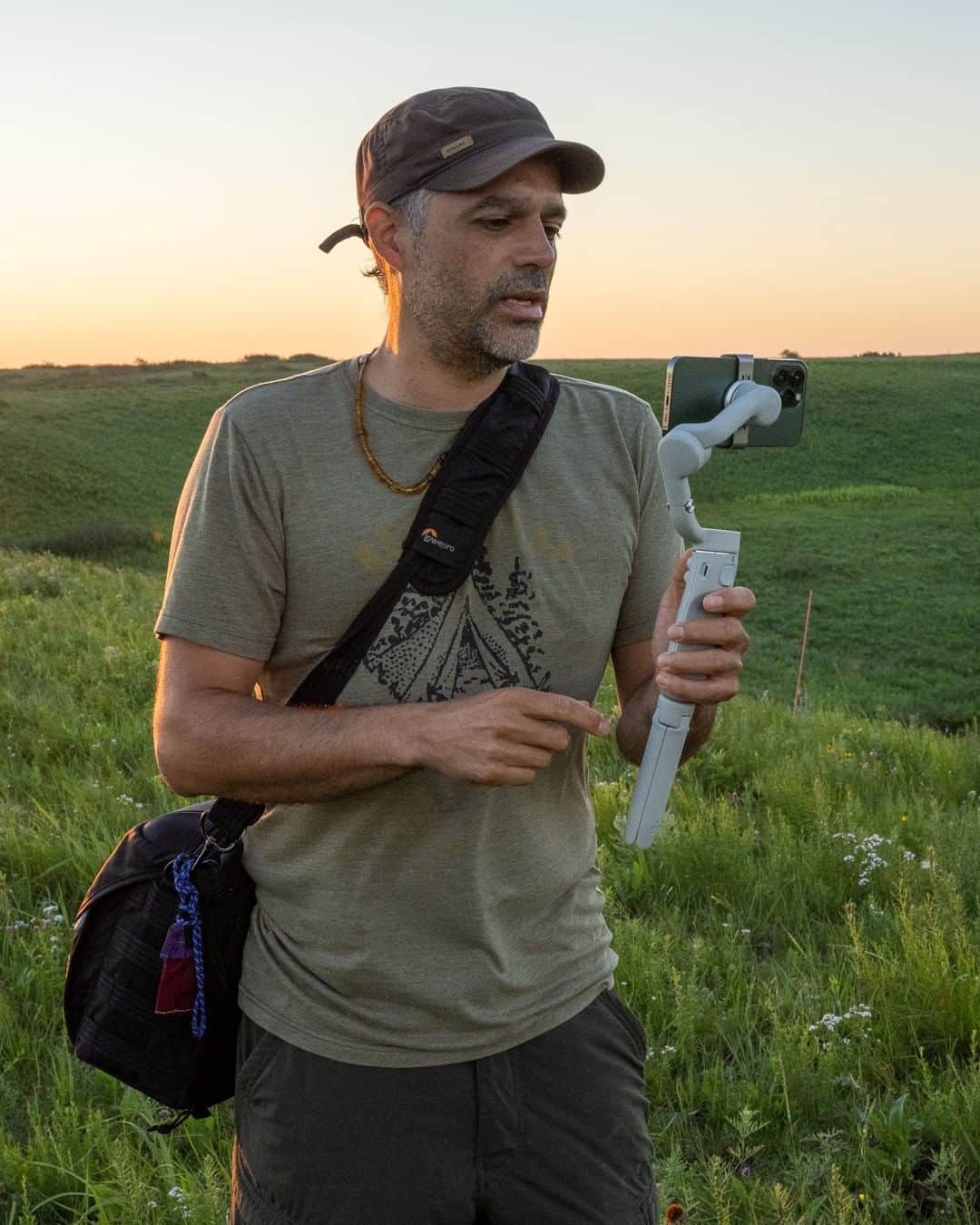 National Geographic Creativeさんのインスタグラム写真 - (National Geographic CreativeInstagram)「Photos by @jaimerojo | The Monarch Butterflies are migrating north, and a new cycle begins. It will take up to four generations of these amazing insects to complete the trip back to Central Mexico. As I wrap up my assignment for @natgeo and @insidenatgeo, I reflect on the wonderful days in the field following this remarkable migration from Ontario to Michoacán.  This project wouldn’t have been the same without the company and support of the assistants who joined me during my travels—all of whom are accomplished storytellers in their own right. (Photo 2 @thor_morales) (Photo 3 @isabetabug) (Photo 4 @ganesh.marin) (Photo 5 @markus.burman) (Photo 6 @luis.antonio.rojas)  Spending time in the field with other photographers was a great learning experience in the early steps of my career. I hope I've been able to share back some of what makes our job one of the best in the world.」3月18日 7時15分 - natgeointhefield