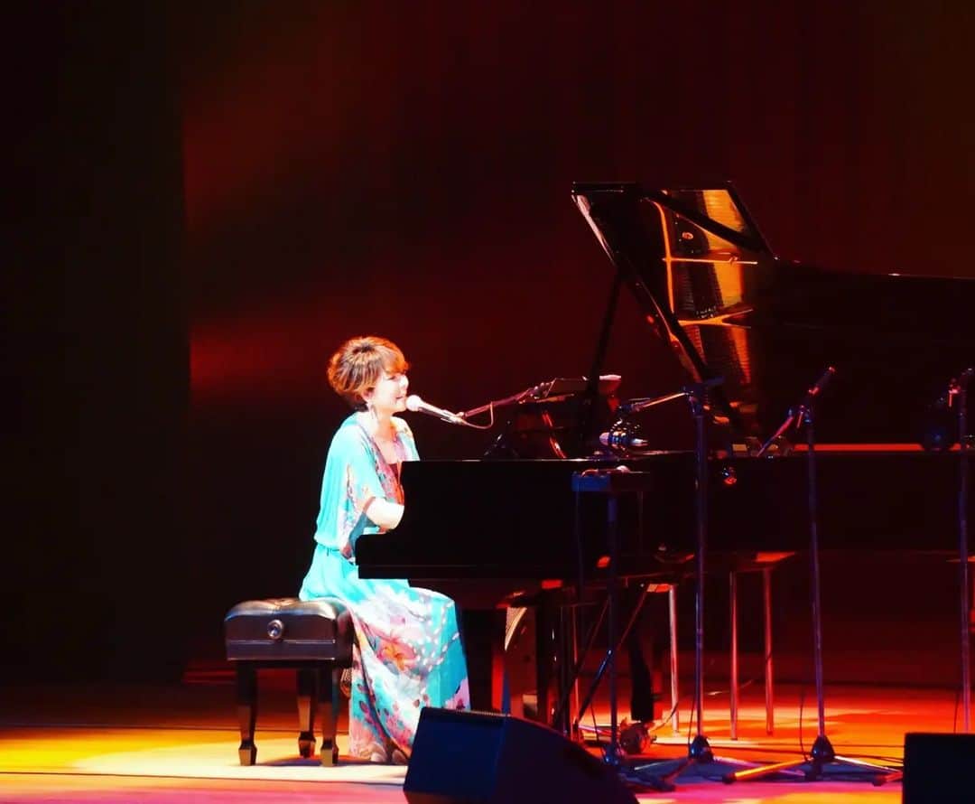 岡本真夜さんのインスタグラム写真 - (岡本真夜Instagram)「昨日は大好きな澤田知可子さんと 倉敷音楽祭でした。  知可子さんの３０周年のときに楽曲提供をさせていただいた「百年の恋」を一緒に歌うことができて幸せでした✨️  #澤田知可子さん #倉敷音楽祭 #百年の恋 #楽曲提供」3月18日 7時50分 - mayookamoto510