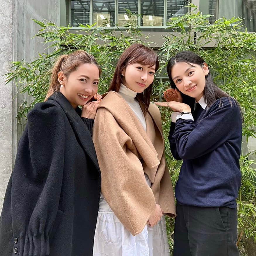 申真衣のインスタグラム：「驚きのご縁の美保さん💗 あまりの美しさに一生ついていくことに決めた(勝手に)🥺 アドバイスを家に帰ってから書き起こしたよ🤣📝 1個ずつちゃんとやるわ  それにしても私の謎ポーズよ😇」