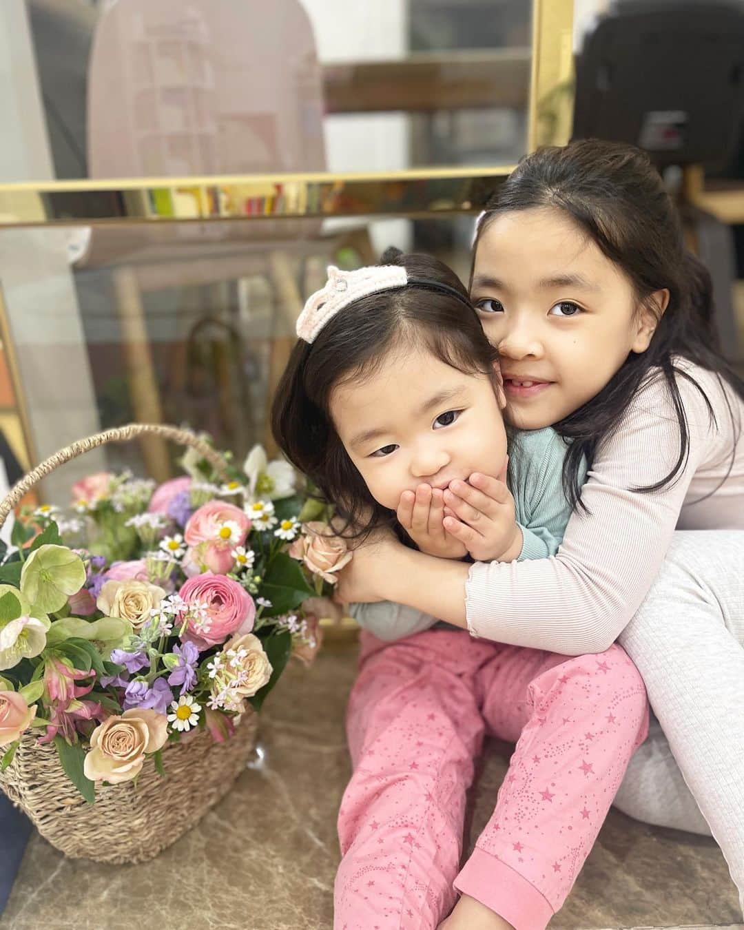イ・ユンジのインスタグラム：「너는 나의 봄이다💐」