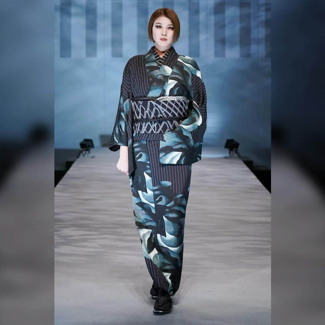 源崎トモエさんのインスタグラム写真 - (源崎トモエInstagram)「JOTARO SAITO kimono style collection  Rakuten Fashion Week TOKYO 2023 A/W  夢幻 ゆめまぼろし  #jotarosaito #斉藤上太郎  #kimono #kimonostyle #着物 #fashion #tokyocollection  #rakutenfashionweektokyo  #rakutenfwt」3月18日 8時42分 - ggeenn1119