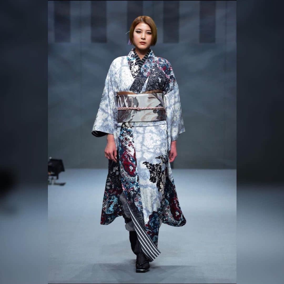 源崎トモエのインスタグラム：「JOTARO SAITO kimono style collection  Rakuten Fashion Week TOKYO 2023 A/W  夢幻 ゆめまぼろし  #jotarosaito #斉藤上太郎  #kimono #kimonostyle #着物 #fashion #tokyocollection  #rakutenfashionweektokyo  #rakutenfwt」