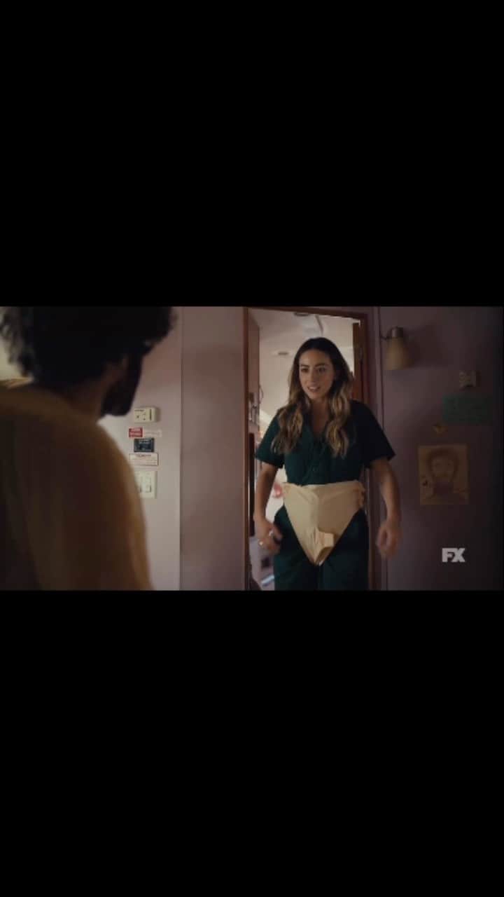クロエ・ベネットのインスタグラム：「Dave season 3 — get your Scroguards ready 🥰@daveonfxx @fxnetworks」