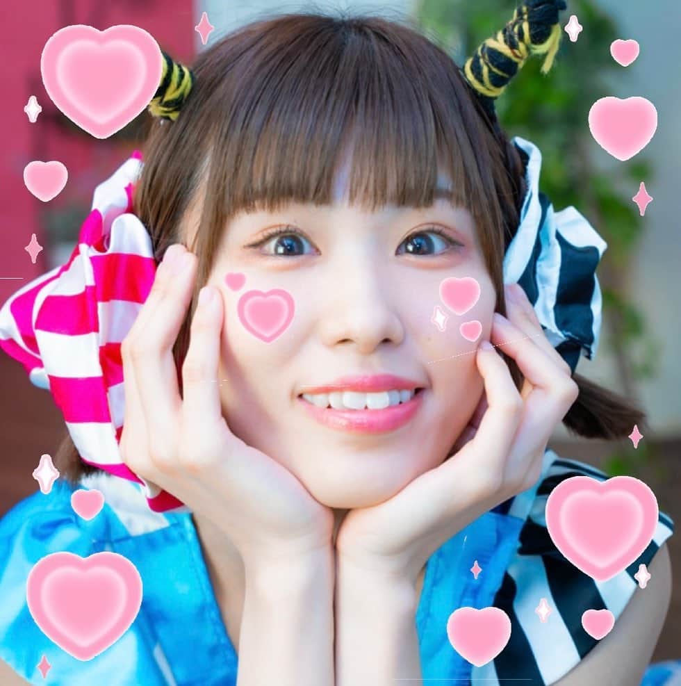 のインスタグラム：「おはようございます٩(๑•̀ ₃ •́ )۶   #仮面女子 #アイドル #アイドル衣装 #衣装 #おはようございます #おはよう #朝 #カメラ #前髪 #前髪ぱっつん #ヘアカラー #ヘア  #暗めカラー  #メイク #メイクアップ  #makeup  #girl #東京 #秋葉原 #滋賀 #撮影 #撮影会 #画像加工 #コラージュ #ハート #heart #ピンク #pink #love  #24歳」