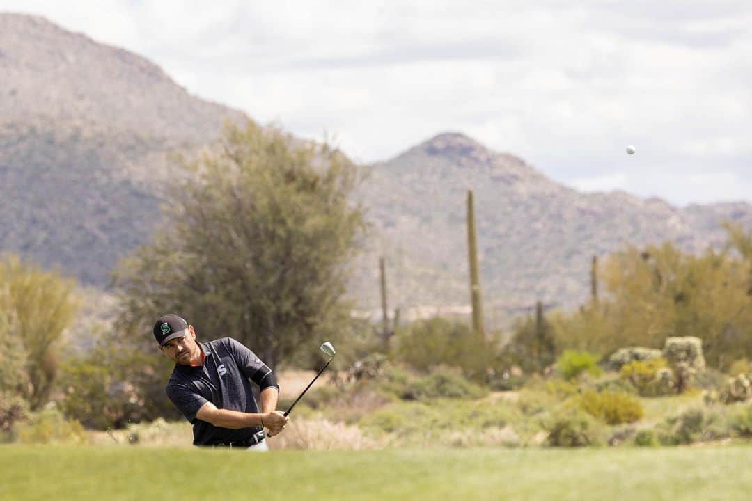 のインスタグラム：「One back after round one in Tucson 🦂 @stingergc_」