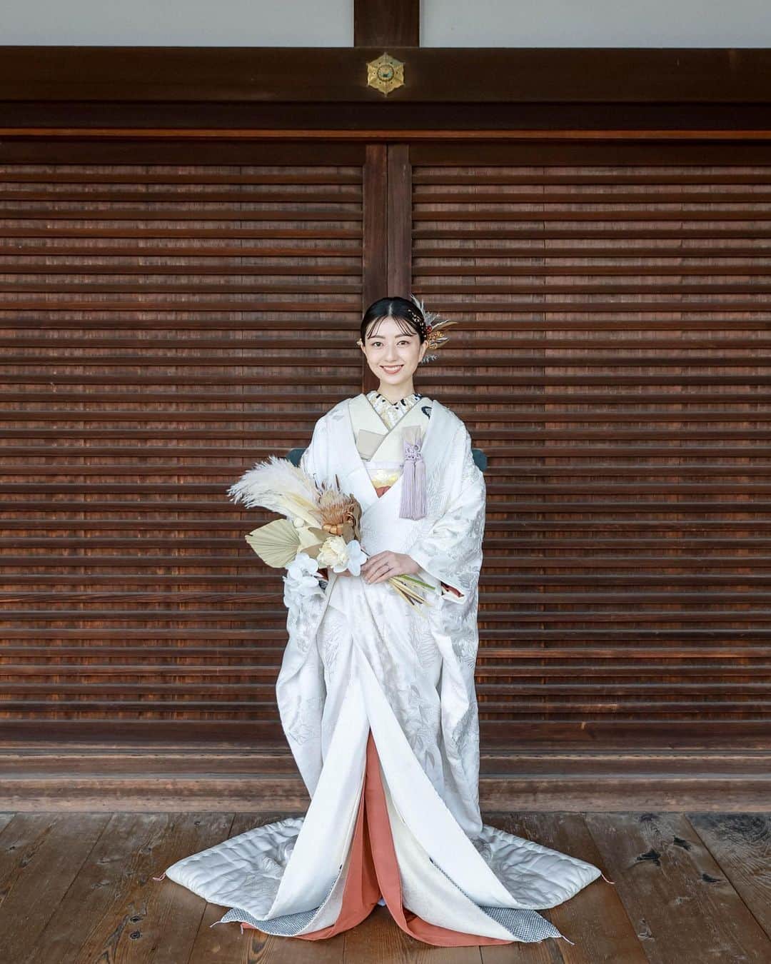 馬渕由妃さんのインスタグラム写真 - (馬渕由妃Instagram)「先日迎えた結婚3周年🌹  思い出の前撮り写真と共に💐この１年、たくさん笑わせてくれてたくさん励ましてくれてたくさん支えてくれました🫶出会って５年、まだまだ５年🫧✨これからもよろしくだよ〜  #結婚3周年」3月18日 9時49分 - yuki_mabuchi