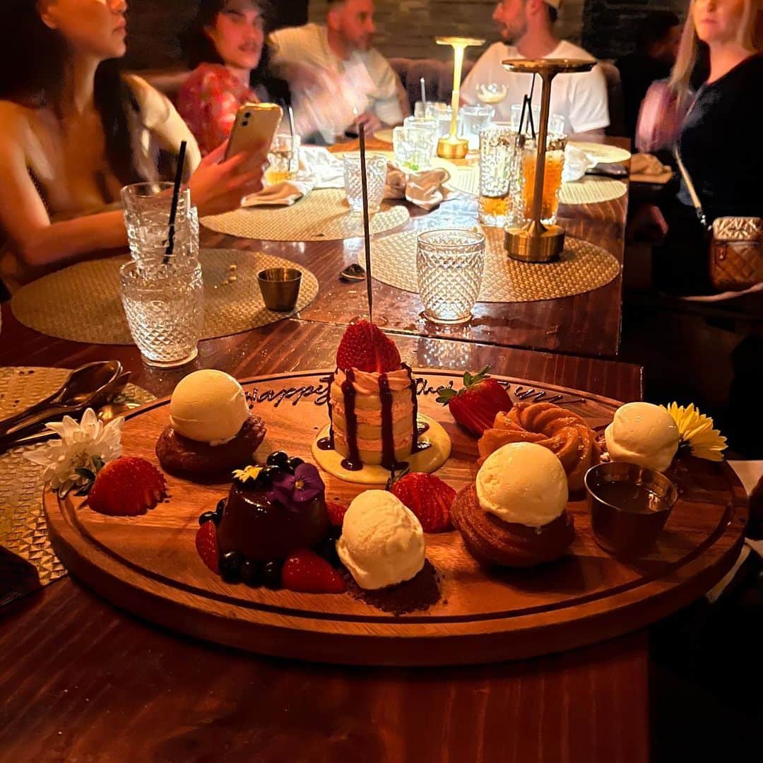 Tianna Gregoryさんのインスタグラム写真 - (Tianna GregoryInstagram)「Had the best bday with my amazing friends. Thank you guys for making me feel so loved! Truly so blessed for everyone of you. ❤️ @tocamadera 🌮」3月18日 9時55分 - tiannag