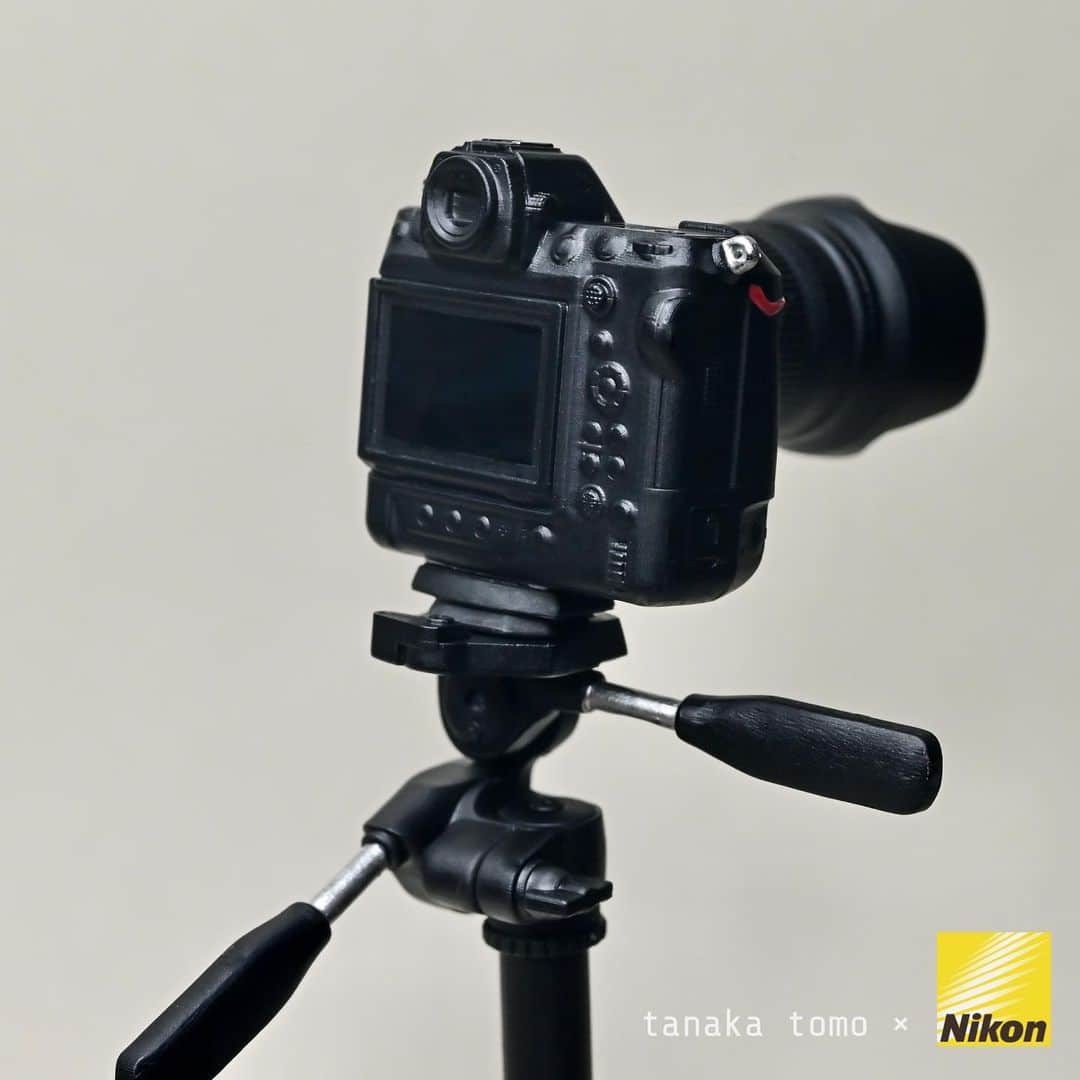Nunu's Houseさんのインスタグラム写真 - (Nunu's HouseInstagram)「✨ Nikon Z9を仕上げました📷 重量感があり大型のボディが 特徴でとても存在感があります。 ⚠️間違い探しクイズ！ この作品の写真に実際のカメラの仕様 では無い間違いが御座います🙏 是非見つけて下さいね！  👉こちらの写真もZ9で撮影しました！  #ミニチュア#miniature  #田中智#ニコン#nikon  #nunushouse」3月18日 10時01分 - nunus_house