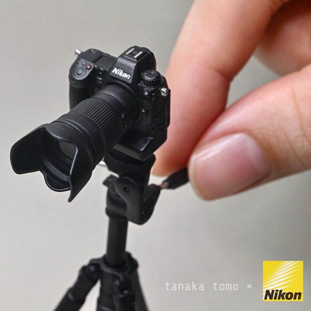 Nunu's Houseのインスタグラム：「✨ Nikon Z9を仕上げました📷 重量感があり大型のボディが 特徴でとても存在感があります。 ⚠️間違い探しクイズ！ この作品の写真に実際のカメラの仕様 では無い間違いが御座います🙏 是非見つけて下さいね！  👉こちらの写真もZ9で撮影しました！  #ミニチュア#miniature  #田中智#ニコン#nikon  #nunushouse」