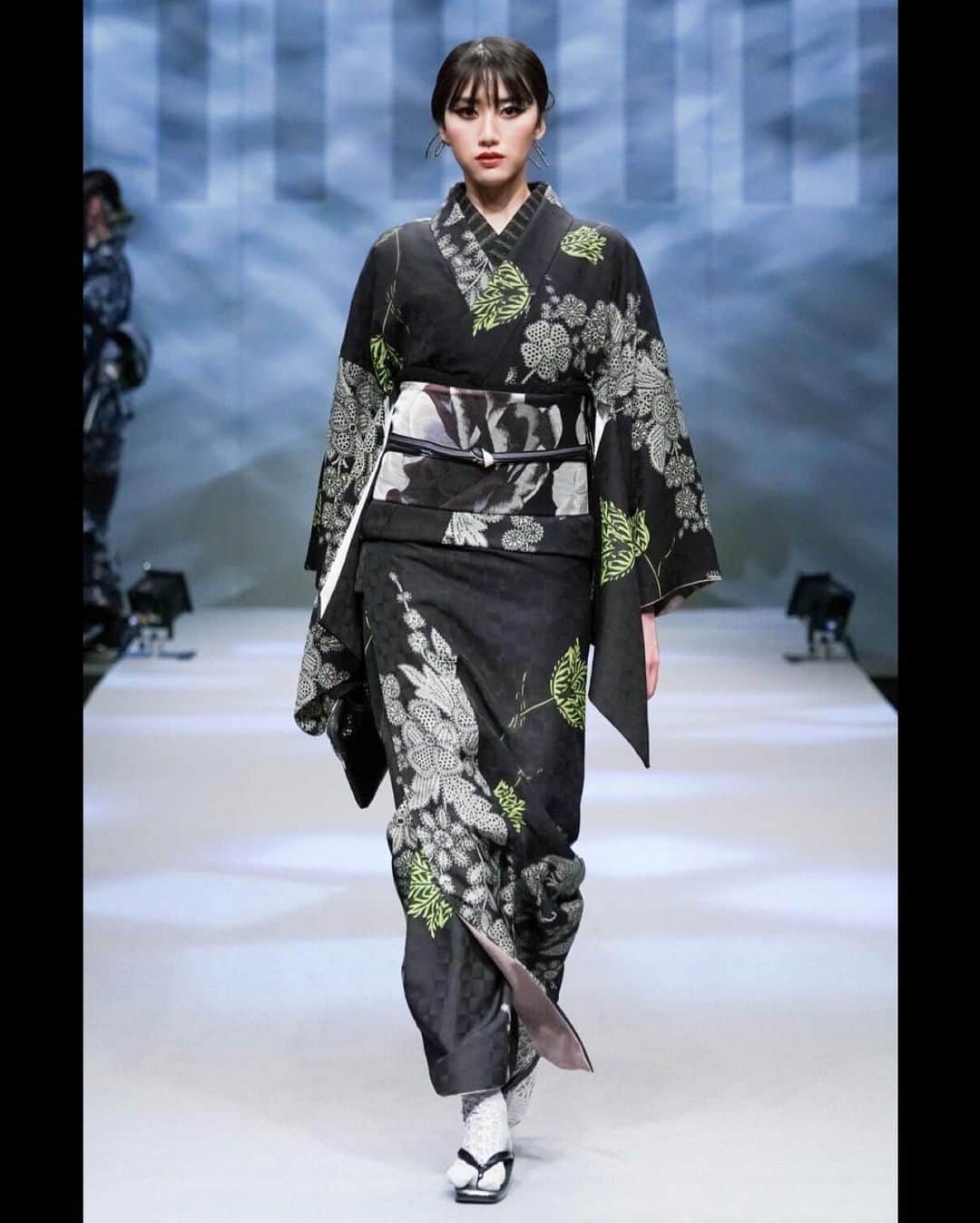 黒田瑞貴のインスタグラム：「Rakuten Fashion Week Tokyo JOTARO SAITO 2023 A/W Collection  @saitojotaro  @jotaro_saito_ginzasix   #fashion #fashionweek  #tokyofashionweek #jotarosaito #kimono #着物　#東コレ　#東京コレクション」