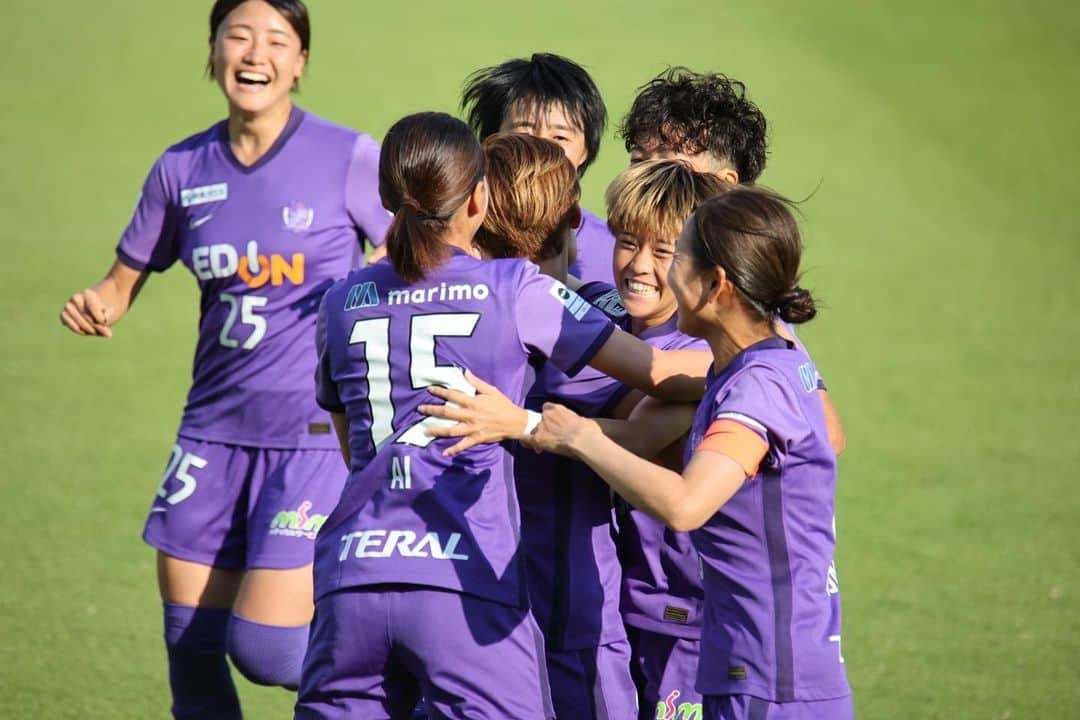 近賀ゆかりのインスタグラム：「Yogibo WE League 8  HOME game day!!!! 🆚 @mynavisendai_ladies  ⏰ 14:00kick off 🏟 広島広域公園第一球技場  #weリーグ #サンフレッチェ広島レジーナ  #サンフレファミリー　#共鳴」