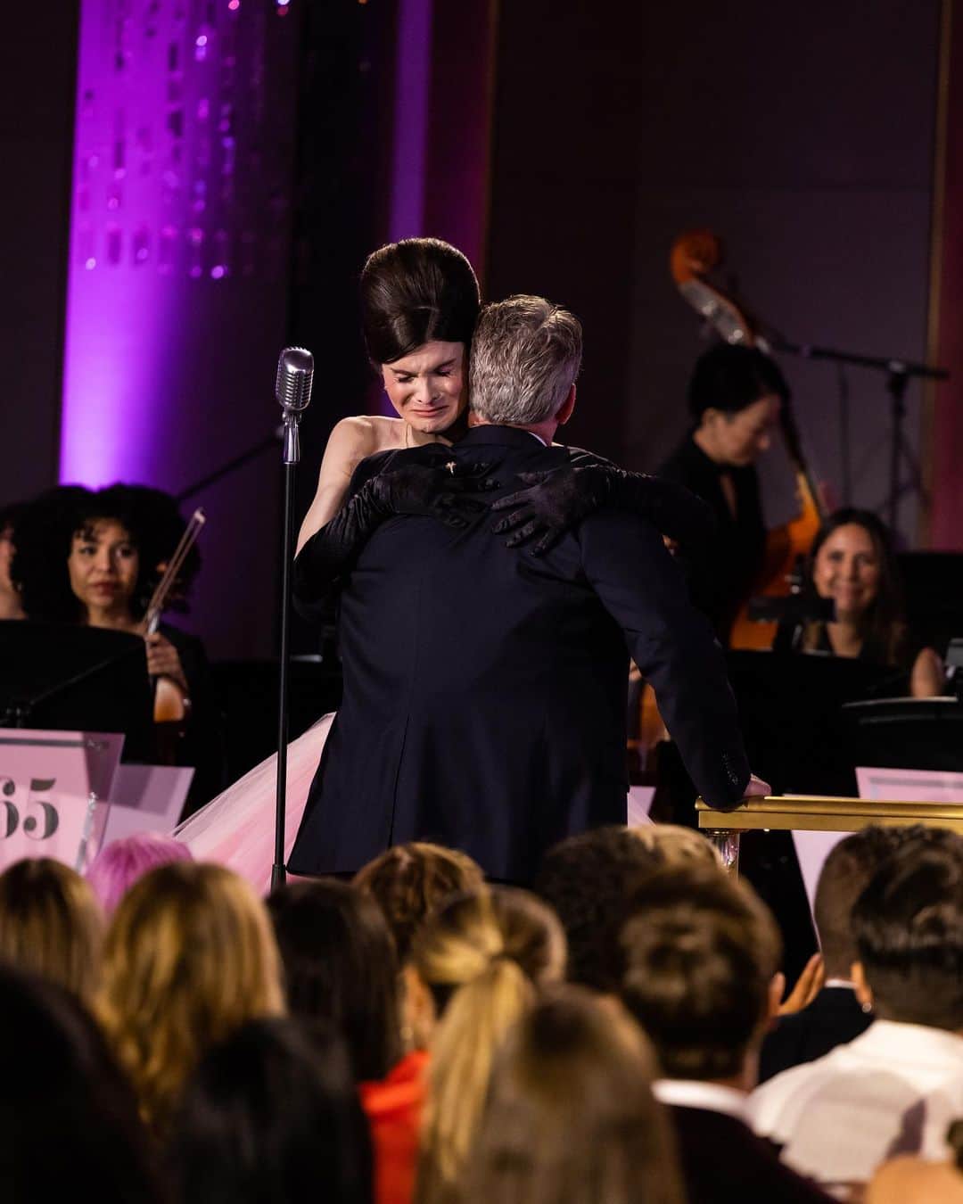DYLAN MULVANEYのインスタグラム：「And just like that, Day 365 is no longer streaming 😭 thank you to every single person who watched. Even the haters, because that means more donations for @trevorproject 🥰still crying when I think about the spontaneous dad hug.  📸 @evzmm」