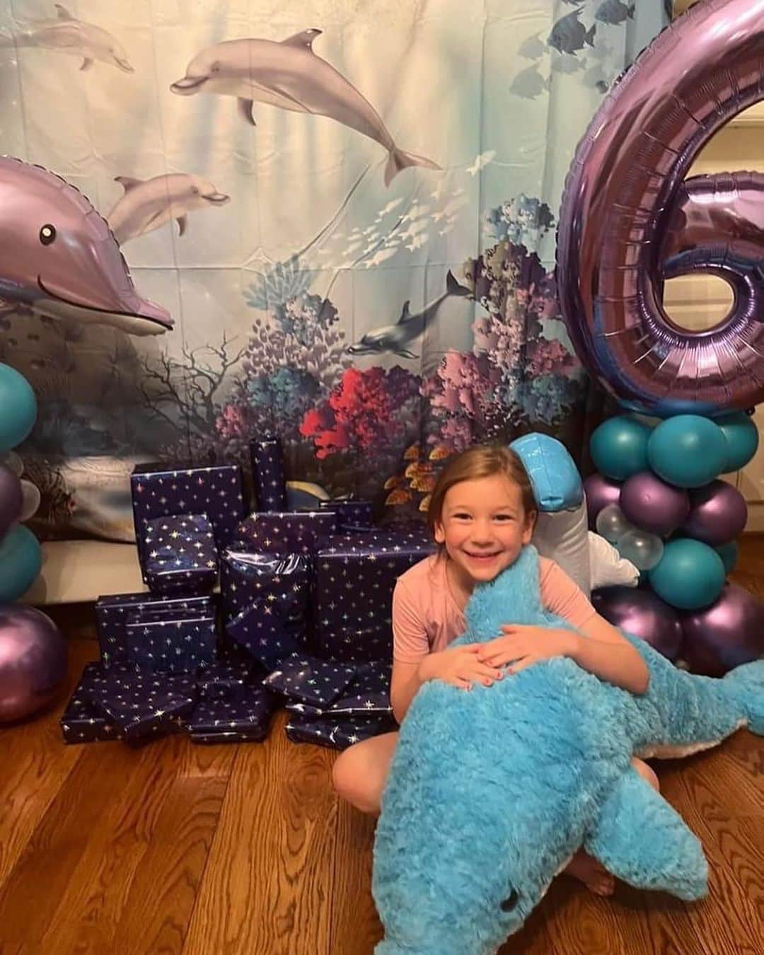 ブラッド・グザンのインスタグラム：「Happy 6th birthday to our first baby girl! You are so kind, beautiful, silly and have a heart of gold!  We love you so much Emerson! Our St.Patrick’s Day girl! 🍀❤️☘️🎂」