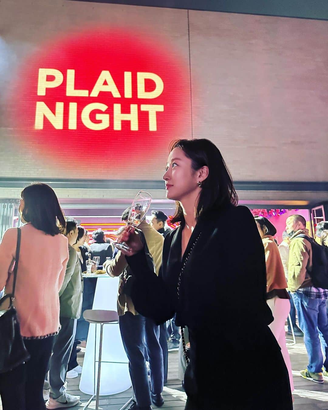 チョン・ヘビンのインスタグラム：「테슬라신차발표🤩 기다리고 기다렸는데 드디어🤩 #tesla #modelx #models #plaidnight」