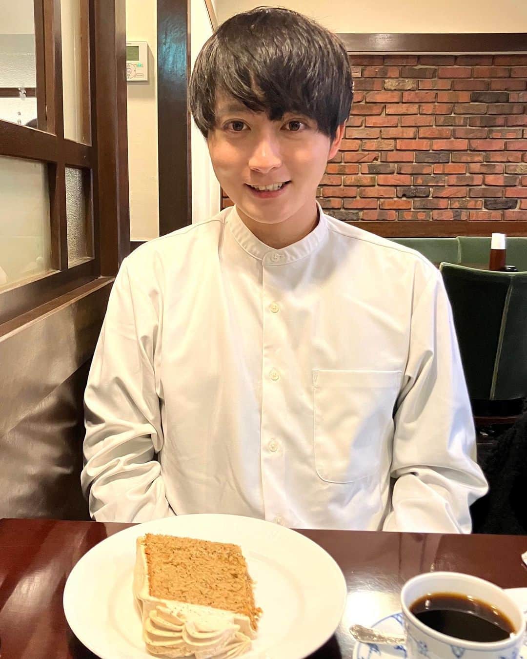 牧田習さんのインスタグラム写真 - (牧田習Instagram)「シフォンケーキ食べました✨  #シフォンケーキ  #カフェ」3月18日 16時23分 - shu1014my