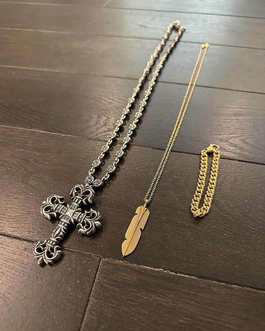 小平智のインスタグラム：「Chrome Hearts コレクション❗️ 眺めてるだけで酒飲める😂 #ChromeHearts #クロムハーツ #コレクション #小平智」