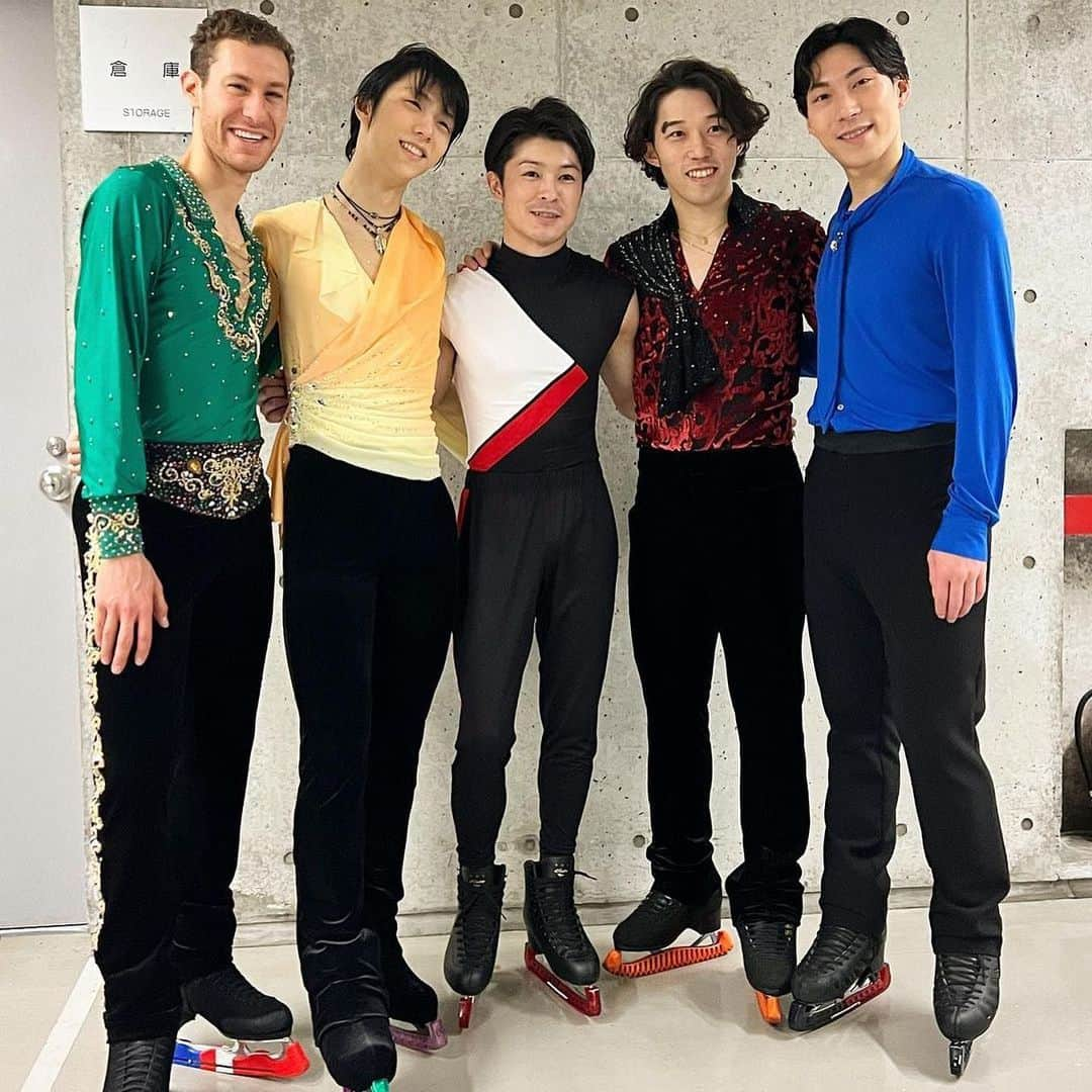 羽生結弦さんのインスタグラム写真 - (羽生結弦Instagram)「座長が引き寄せた本当に素敵なメンバーたち🫶🏻❤️ #羽生結弦 #yuzuruhanyu #figureskating #figureskater」3月18日 11時35分 - yuzu_kanami