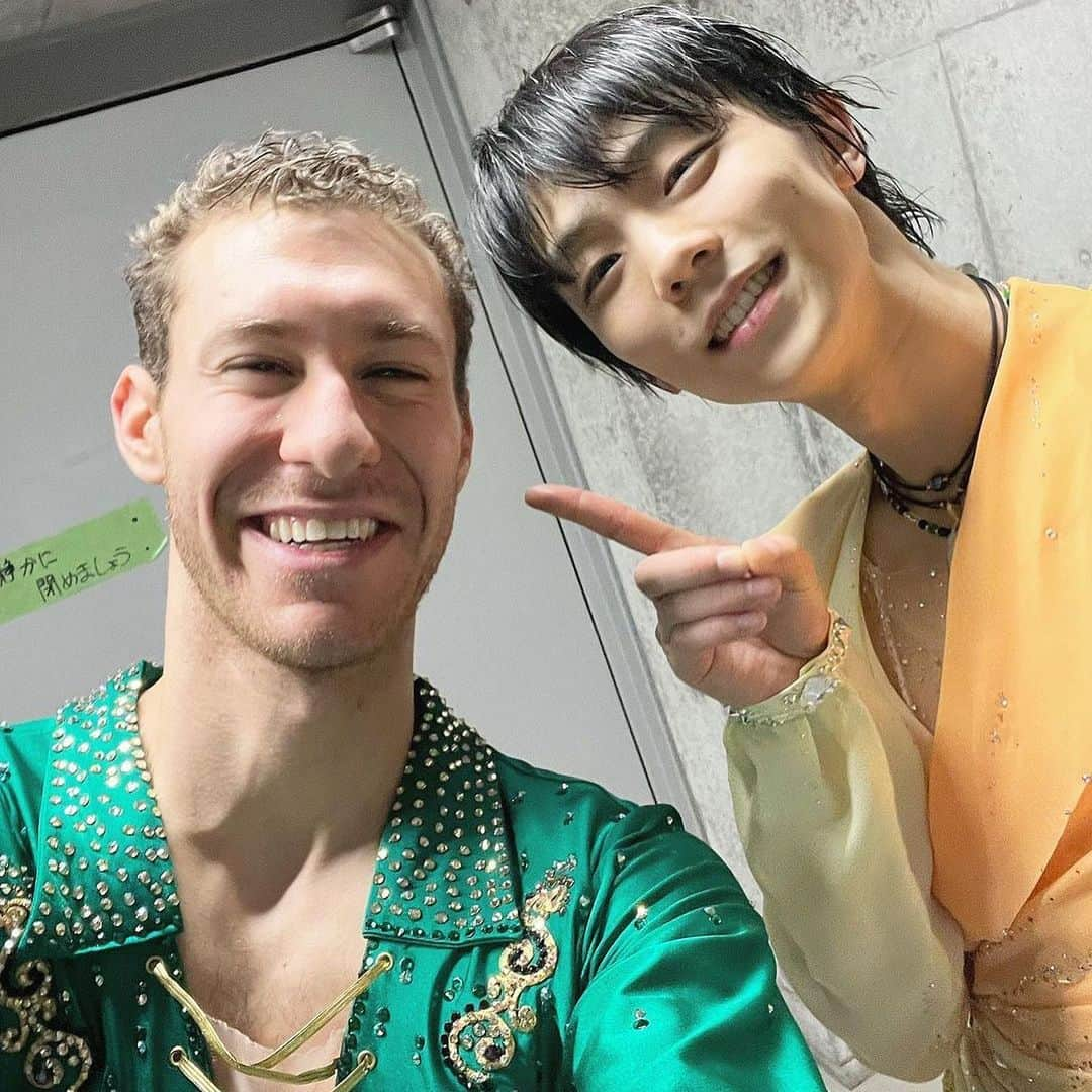 羽生結弦さんのインスタグラム写真 - (羽生結弦Instagram)「座長が引き寄せた本当に素敵なメンバーたち🫶🏻❤️ #羽生結弦 #yuzuruhanyu #figureskating #figureskater」3月18日 11時35分 - yuzu_kanami