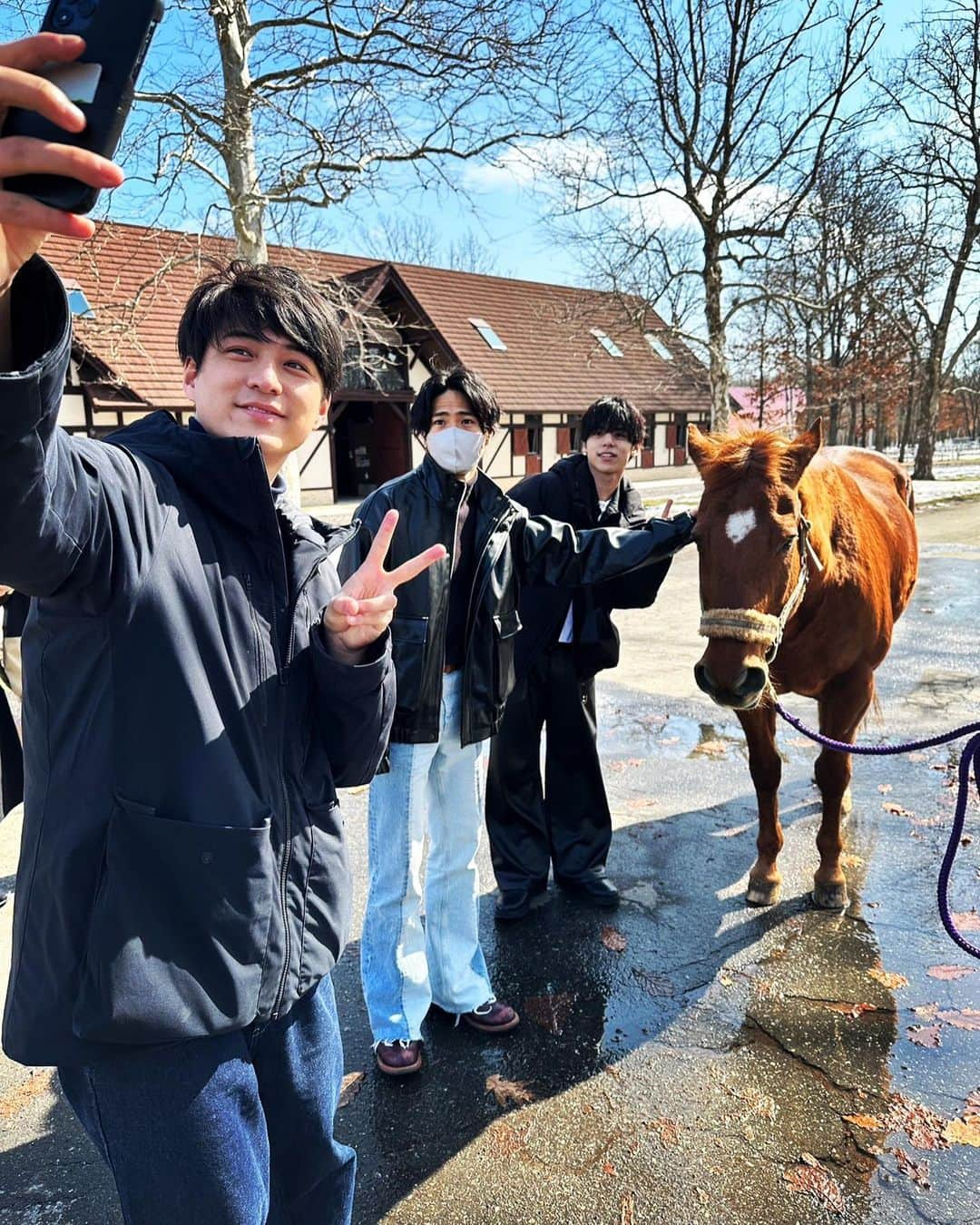 大城光さんのインスタグラム写真 - (大城光Instagram)「北海道の思い出たち📸  改めて北海道バスツアーありがとうございました😭 時間を作って足を運んでくれたみんなのおかげで本当に思い出に残る旅になりました！  一緒にオルゴール作れたりバスで一緒に喋れたり、写真を撮れたり、ディナーショーで盛り上がれたり本当に楽しかったです！  人生初北海道がみんなとで良かった😆  #マジプリ#大城光 #平野泰新#永田薫 #北海道#札幌#小樽 #オルゴール堂 #小樽運河  #ノーザンホースパーク #letao  #fromagedanish  #輪厚　#seicomart」3月18日 11時42分 - hikaru_oshiro0704