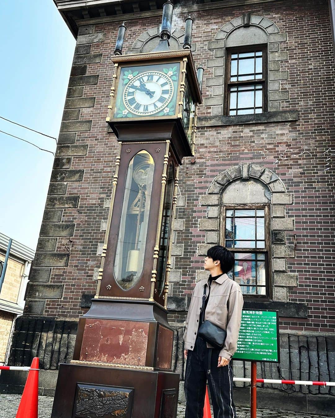 大城光さんのインスタグラム写真 - (大城光Instagram)「北海道の思い出たち📸  改めて北海道バスツアーありがとうございました😭 時間を作って足を運んでくれたみんなのおかげで本当に思い出に残る旅になりました！  一緒にオルゴール作れたりバスで一緒に喋れたり、写真を撮れたり、ディナーショーで盛り上がれたり本当に楽しかったです！  人生初北海道がみんなとで良かった😆  #マジプリ#大城光 #平野泰新#永田薫 #北海道#札幌#小樽 #オルゴール堂 #小樽運河  #ノーザンホースパーク #letao  #fromagedanish  #輪厚　#seicomart」3月18日 11時42分 - hikaru_oshiro0704