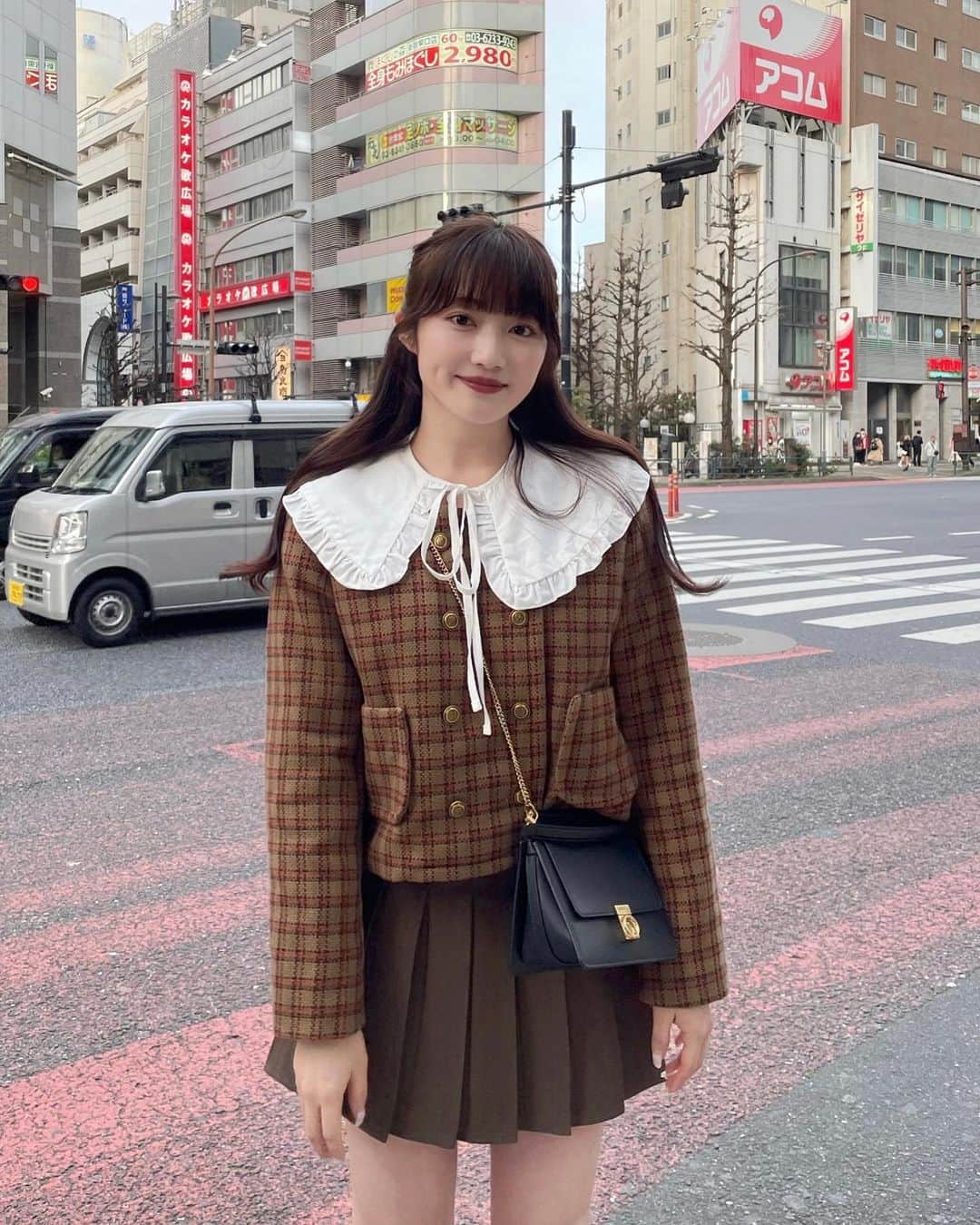 のインスタグラム：「Shinjuku🤎🚏」