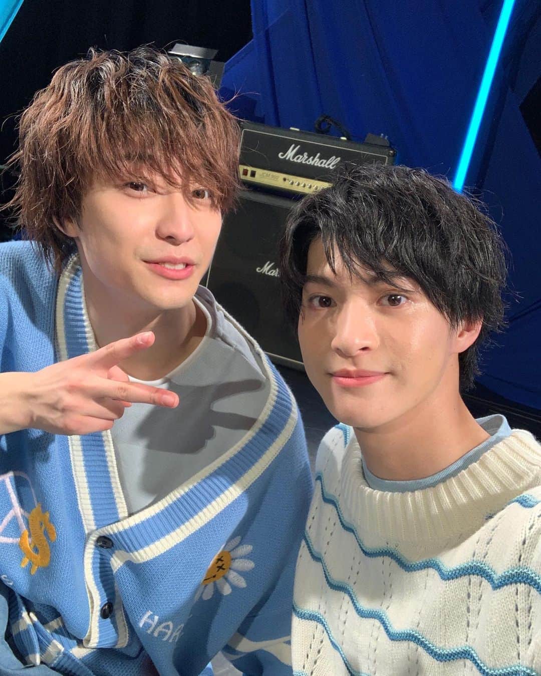 のインスタグラム：「隔月ライブ 〜新種しめじの定期便〜 完走しましたっ！！！  皆さんのおかげで最高の1年間を過ごすことが出来ました！ これからも色んなライブを開催しますので、ぜひ着いてきてくださいね。  ありがとう渋谷プレジャープレジャー、ありがとう隔月ライブ、そしてありがとうきのこりあん！！！  さぁ！桜ツアーも走り抜けていくぞぉぉぉ！！！  #新種しめじの定期便」