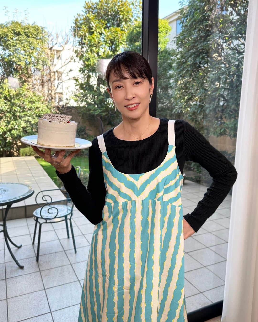 水野美紀のインスタグラム：「⠀ 読売テレビ「水野美紀の映画生活（シネマライフ）」 昨日の放送で、400回を達成しました👏 ⠀ シャザム（？）もお祝いに来てくれた昨日の放送は、 番組ホームページでご覧いただけます🦸‍♂️ ⠀ これからも応援よろしくお願いいたします！ ⠀ #水野美紀の映画生活 #読売テレビ #福澤重文 さん #水野美紀 ⠀ 【by staff】」