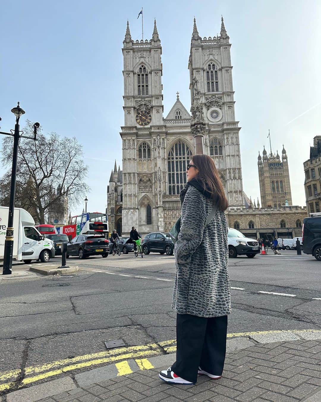 ダラ さんのインスタグラム写真 - (ダラ Instagram)「Dara in London 😎」3月18日 12時18分 - daraxxi