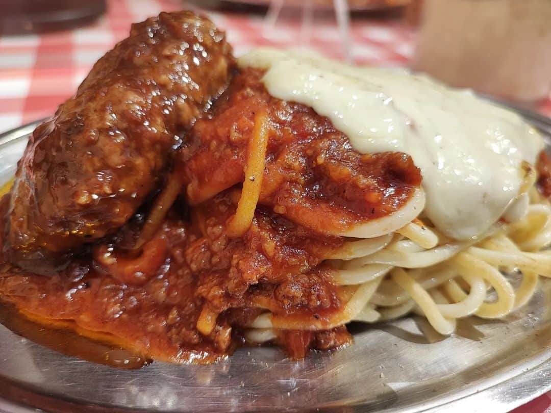 烏川耕一さんのインスタグラム写真 - (烏川耕一Instagram)「今日の昼飯🍴 久々のパンチョ！ ミートに人気セット！ やば〜いね〜😚 #烏川耕一　#よしもと新喜劇　#ひょっとこ　#昼飯　#パンチョ　#ミートソース　#人気セット」3月18日 13時05分 - kouichiukawa