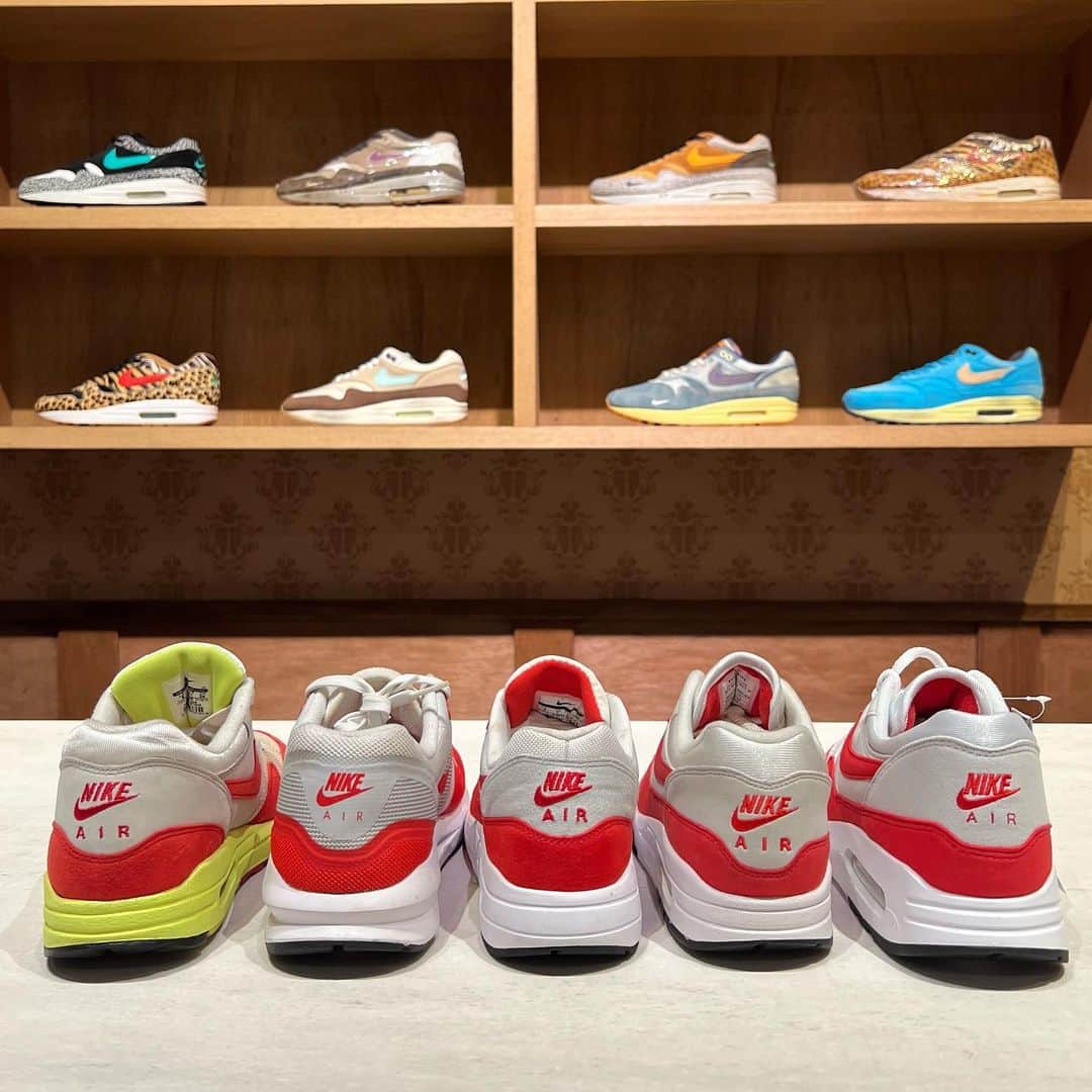 のインスタグラム：「. AIR MAX TV にてAIR MAX 1 86 OG "BIG BUBBLE" を紹介してますので是非チェックを。 . https://youtu.be/v9ju8DvJMtc . また @atmos_sendagaya のAIR MAX POPUPも来週末の３月26日の日曜日までとなっていますので、お近くにお越しの際には是非お立ち寄り下さいませ。 . #nikeairmax1 #airmax1 #airmax1og #airmax #am1 #bigbubble #maxxedout #atmos #ナイキ #エアマックス1」