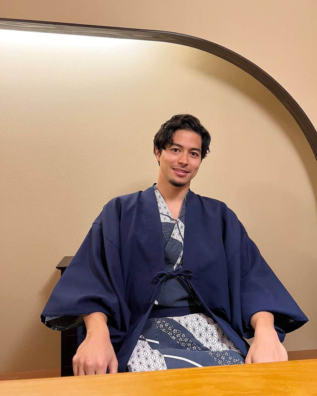 三渡洲舞人のインスタグラム：「箱根に撮影で行ってきたよ〜♨️ 天悠のスウィートルームが最高すぎた。是非皆んなも行ってみてねー！」
