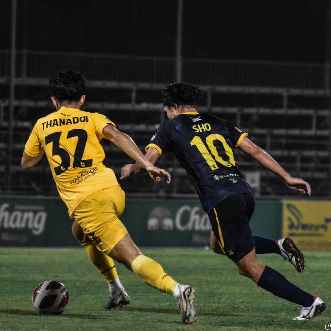 下地奨さんのインスタグラム写真 - (下地奨Instagram)「⚽️❤️  #shoshimoji #ss10 #matchday  #thailand #japan #football @samutprakan_cityofficial   Cr. @thanan_makky」3月18日 14時12分 - sho_shimoji