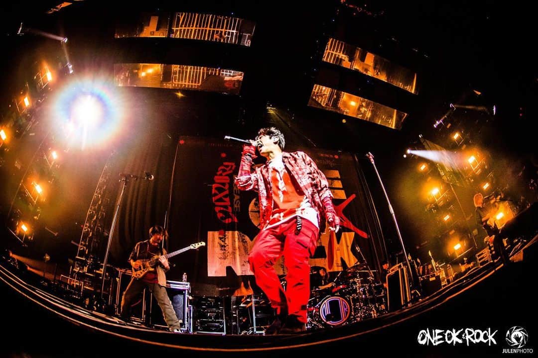 ONE OK ROCKさんのインスタグラム写真 - (ONE OK ROCKInstagram)「New York City!! #ONEOKROCK #MUSE #US #tour photo by @julenphoto」3月18日 14時17分 - oneokrockofficial