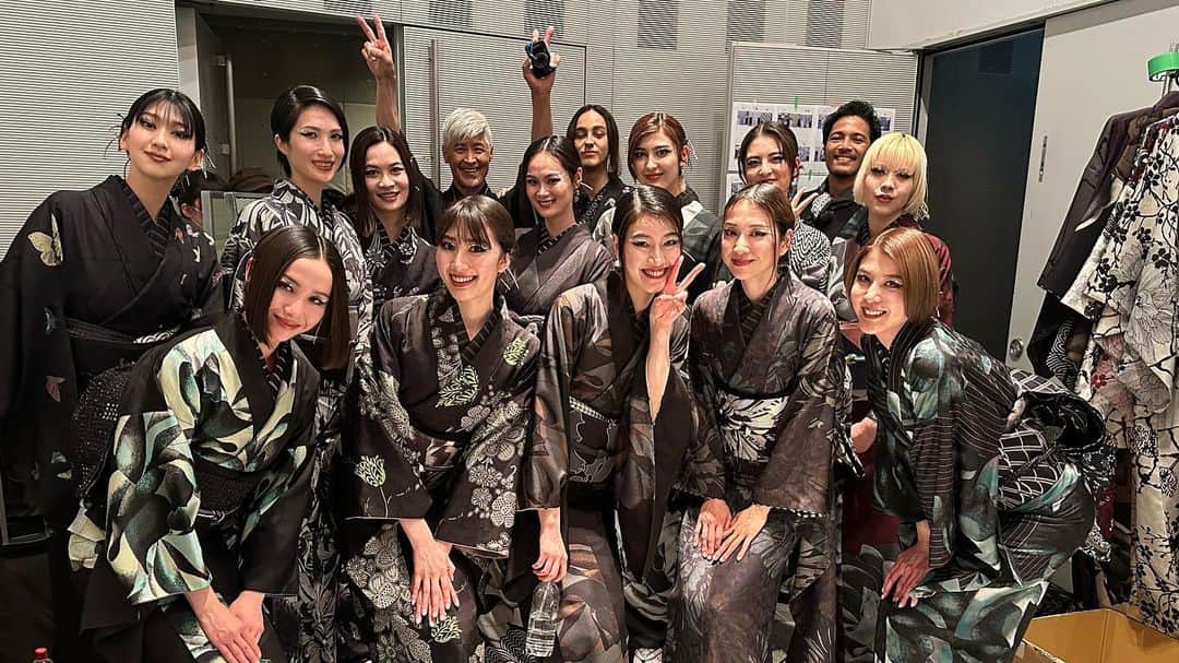 黒田瑞貴さんのインスタグラム写真 - (黒田瑞貴Instagram)「JOTARO SAITO 2023 A/W Rakuten Fashion Week TOKYO  @saitojotaro  @jotaro_saito_ginzasix   どれも斬新で、素敵なお着物。本当に楽しい時間を過ごせました🤍  #fashion #fashionweek #tokyocollection #東コレ　#東京コレクション」3月18日 14時22分 - kurodamizuki_