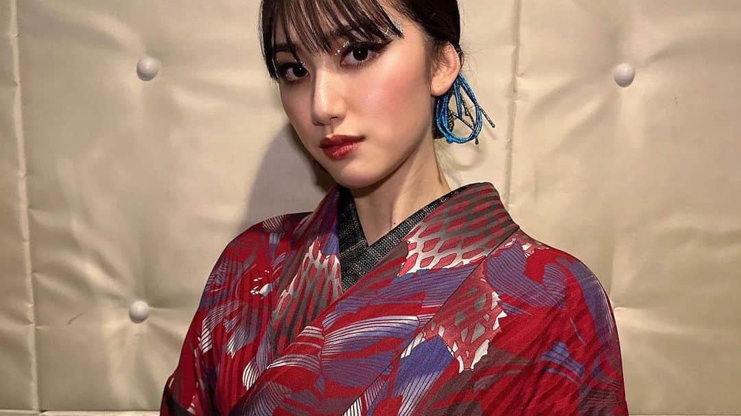 黒田瑞貴さんのインスタグラム写真 - (黒田瑞貴Instagram)「JOTARO SAITO 2023 A/W Rakuten Fashion Week TOKYO  @saitojotaro  @jotaro_saito_ginzasix   どれも斬新で、素敵なお着物。本当に楽しい時間を過ごせました🤍  #fashion #fashionweek #tokyocollection #東コレ　#東京コレクション」3月18日 14時22分 - kurodamizuki_