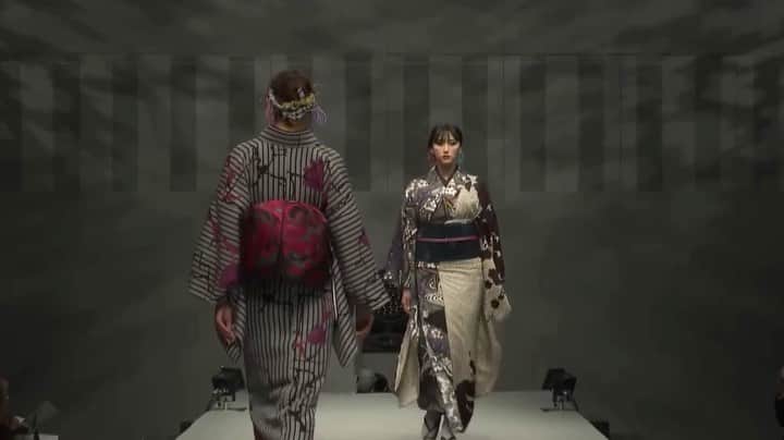 黒田瑞貴のインスタグラム：「JOTARO SAITO 2023 A/W Rakuten Fashion Week TOKYO  @saitojotaro  @jotaro_saito_ginzasix   どれも斬新で、素敵なお着物。本当に楽しい時間を過ごせました🤍  #fashion #fashionweek #tokyocollection #東コレ　#東京コレクション」