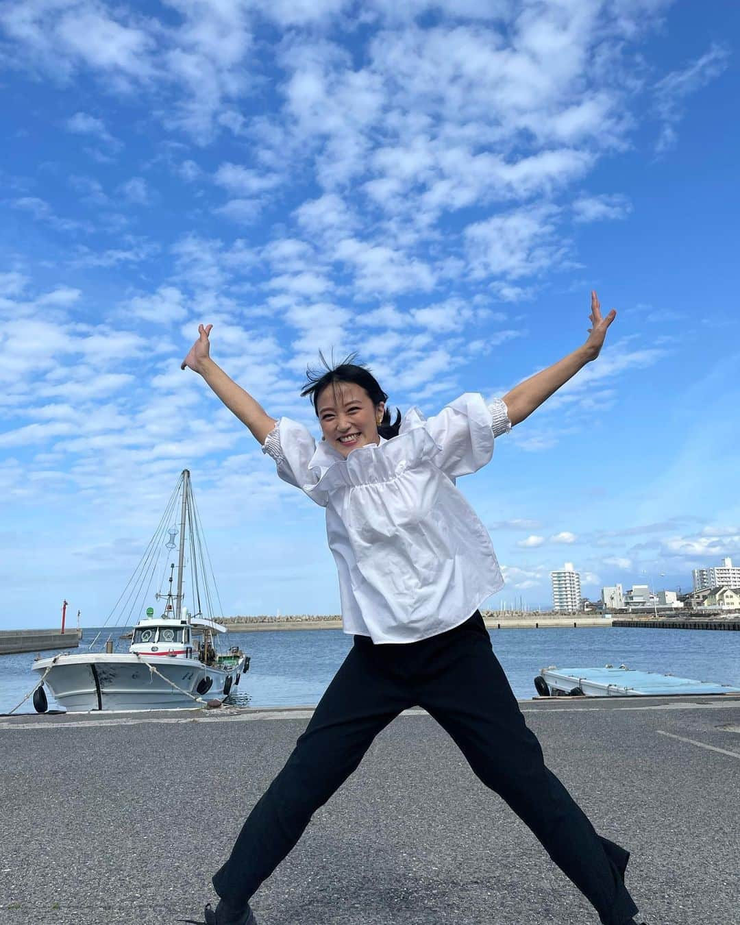 竹内由恵さんのインスタグラム写真 - (竹内由恵Instagram)「最近は大阪、北海道など遠出ロケにもチャレンジさせていただくことが重なりました。子供が小さいので二の足を踏んでいたのですが、最近は少しずつ慣れてきて✨たまに行けるロケだからこそ、毎回めちゃくちゃ楽しんでいます笑  でもやっぱり、息子と一緒にいられない時間が長いのは寂しい。次の日は一日中息子と一緒に過ごすのが理想です！最近はお買い物も一丁前に手伝うそぶりを見せてくれます。お菓子を密かにカゴに入れていて、笑えました。  #出張 #大阪ロケ #夫への感謝も忘れずに #最近の反省 #ありがとうをもっと言おう」3月18日 14時34分 - yoshie0takeuchi