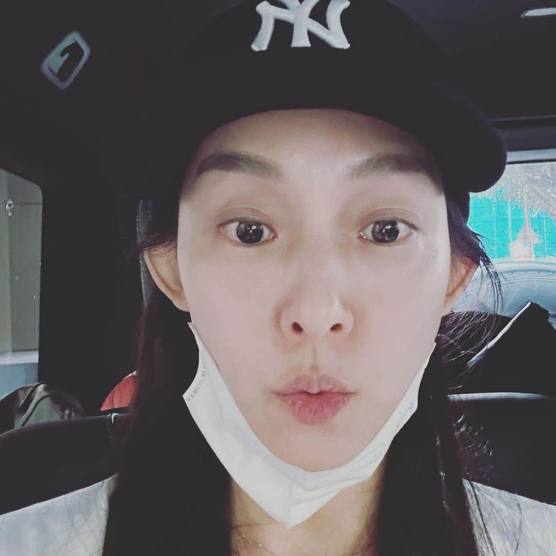 ファン・ウェイチーのインスタグラム：「9月，來聽范范唱歌好不好？♥️♥️♥️」