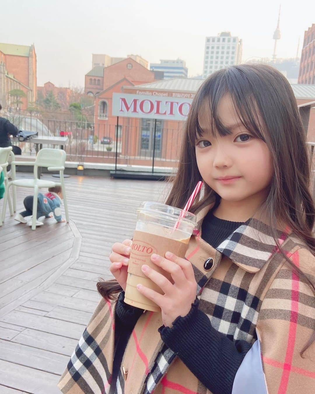 YUAさんのインスタグラム写真 - (YUAInstagram)「🇰🇷☕️ ソウル旅ではおしゃれなカフェ巡りがしたかったけど、人気カフェは行列すごかった💦 … … #yua #kidsgram_tokyo #kidsmodel #もうすぐ2ねんせい #ソウル旅 #韓国旅行記 #キッズゴルフ女子 #キッズゴルフ女子コーデ #ゴルフ女子コーデ #카페투어 #카페스타그램 #인스타푸드」3月18日 14時39分 - yuagram89