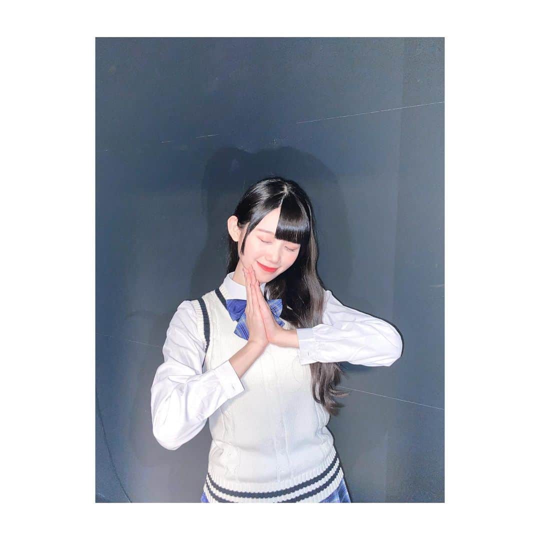 林于馨さんのインスタグラム写真 - (林于馨Instagram)「. 謝謝今天前來觀看 #手牽手公演 的大家 準備已久終於迎來了初日🥳🥳🥳 有些地方也許沒有那麼順暢 未來繼續努力✊🏻 不知道大家最喜歡哪一首！！ 我的話～～好像是 #手牽手 👥⋆* 先發第一套和最後一套的照片紀念～👏🏻 - #手をつなぎながら 初日公演(˶'ᵕ'˶ )‪︎ 見に来てくれた皆さんありがとうございます もっとスムーズにできるように頑張ります📢  皆さんはどの曲が1番好きなのかなー？ ちなみに私は手をつなぎながらですて🖐🏻 記念に最初と最後の衣装の写真を選びました！ - #AKB48 #AKB48TeamTP #TeamTP  #UnitTicTacToe #🔫 #れいち #林于馨 #烏梅劇院 #手牽手 #公演 #初日 #手をつなぎながら公演」3月19日 0時11分 - reichi01_akb48teamtp