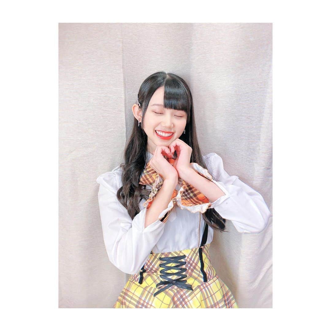 林于馨さんのインスタグラム写真 - (林于馨Instagram)「. 謝謝今天前來觀看 #手牽手公演 的大家 準備已久終於迎來了初日🥳🥳🥳 有些地方也許沒有那麼順暢 未來繼續努力✊🏻 不知道大家最喜歡哪一首！！ 我的話～～好像是 #手牽手 👥⋆* 先發第一套和最後一套的照片紀念～👏🏻 - #手をつなぎながら 初日公演(˶'ᵕ'˶ )‪︎ 見に来てくれた皆さんありがとうございます もっとスムーズにできるように頑張ります📢  皆さんはどの曲が1番好きなのかなー？ ちなみに私は手をつなぎながらですて🖐🏻 記念に最初と最後の衣装の写真を選びました！ - #AKB48 #AKB48TeamTP #TeamTP  #UnitTicTacToe #🔫 #れいち #林于馨 #烏梅劇院 #手牽手 #公演 #初日 #手をつなぎながら公演」3月19日 0時11分 - reichi01_akb48teamtp
