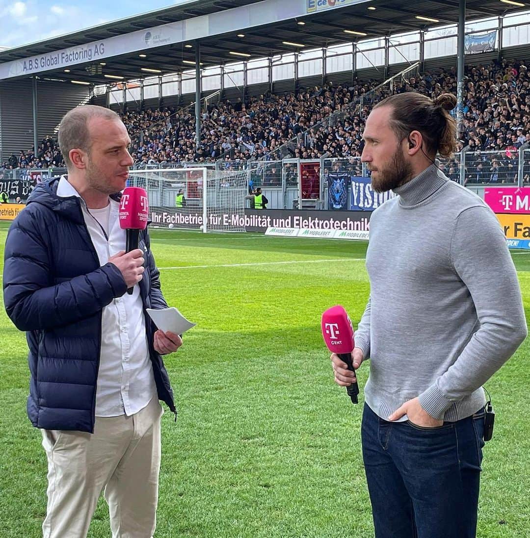 マルコ・ヘーガーのインスタグラム：「Danke 💙🖤 für das Heimspiel in Wiesbaden @svw07_official   #fans #thankyou #support #amazing #weiterimmerweiter #dontgiveup #head #up #positivevibes #blessed #interview #mannheim #svw07 #magenta #sport #expert」